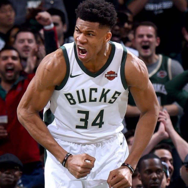 九游游戏-字母哥迎来五赛季出色发挥，曼联观众热烈欢呼！-九游游戏